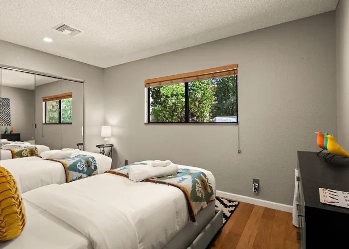 Wellness Retreat - Gym, Sauna, Steam And Tub